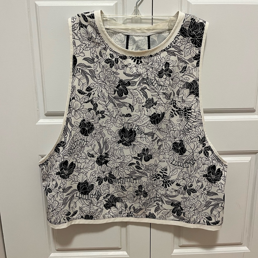 Lululemon tank top black and white with floral patern